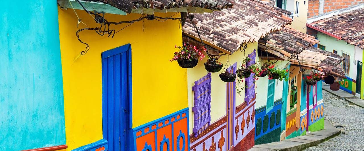Image of a traditional Colombian house. Decorative image for the International Education Fairs Colombia